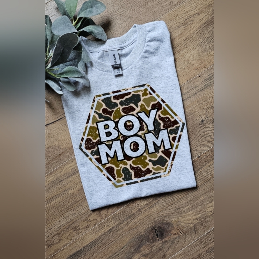 Cute Boy Mom Retro Camo Popular Momlife Tee Shirt